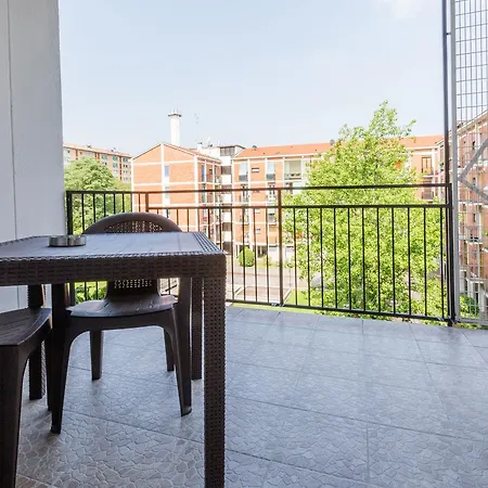 Business Balcony Flat Milán