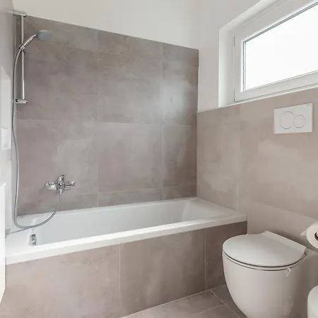 Business Balcony Flat Milán