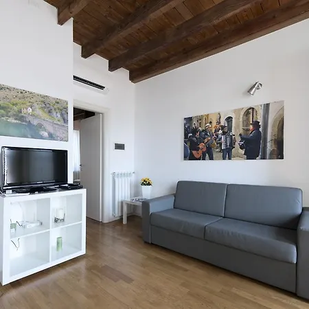 La Maison Del Capestrano * Milano
