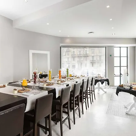 Townhouse 12 Hotel