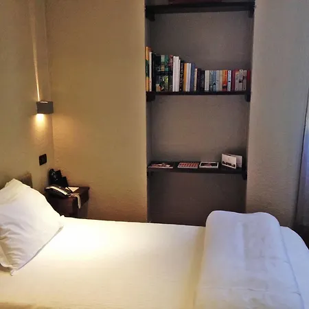 Townhouse 12 Hotel Milán