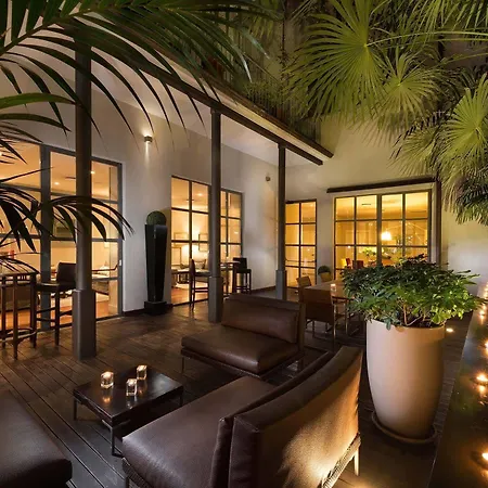 Townhouse 12 Hotel