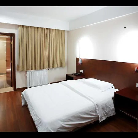 Huaxia Hotel 4*