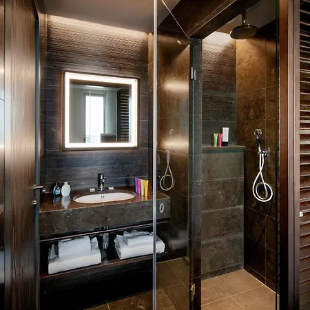 Glam Hotel