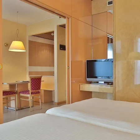 Unaway & Quark Due 4*