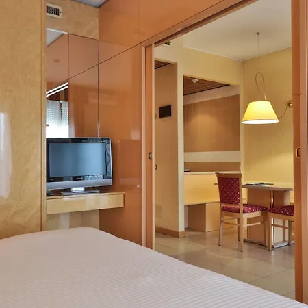 Unaway & Quark Due 4*