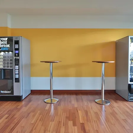 Unaway & Quark Due 4*