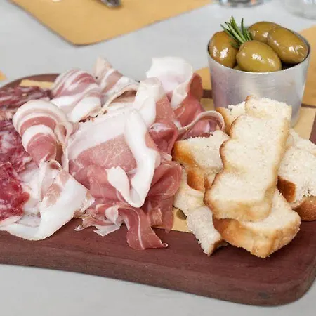 Un Posto A - All'interno Di Cascina Del 700 3*