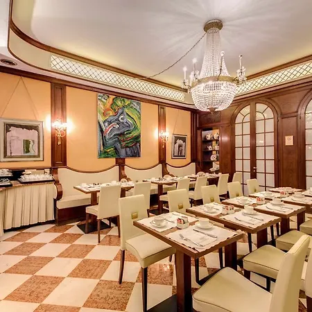 Отель Romana 4*