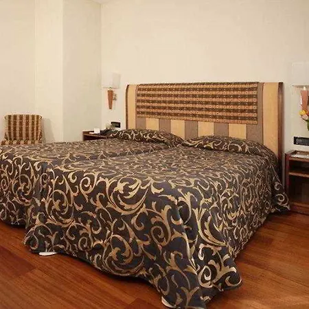 Western Madison Hotel 4*
