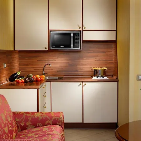 Unaway & Linea Uno 4* Milaan