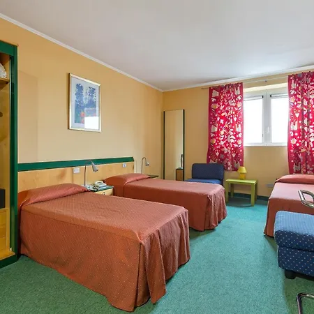 Ginosi Arizona Отель Милан