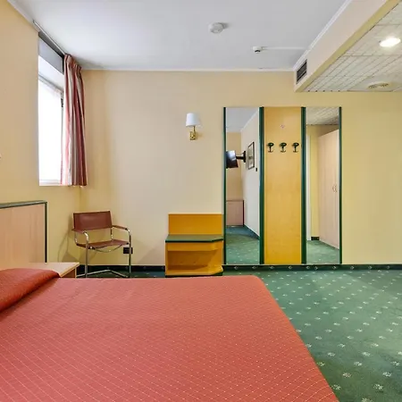 Отель Ginosi Arizona 3*