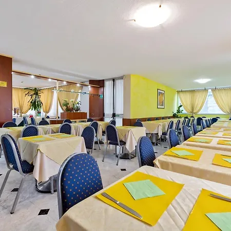 Отель Ginosi Arizona 3*