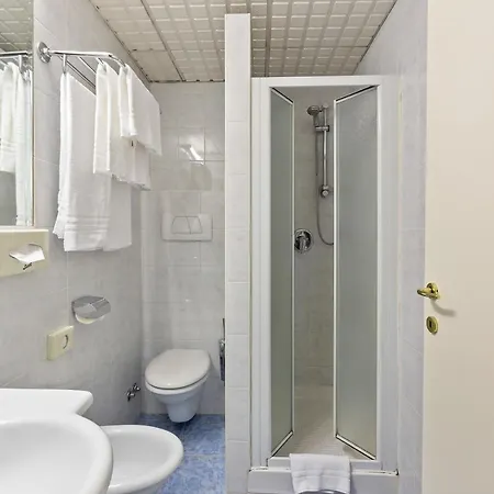 Ginosi Arizona Милан