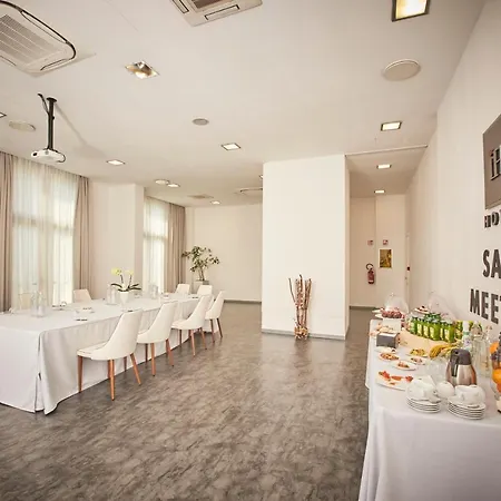 Hotel Ih Lorenteggio 4*