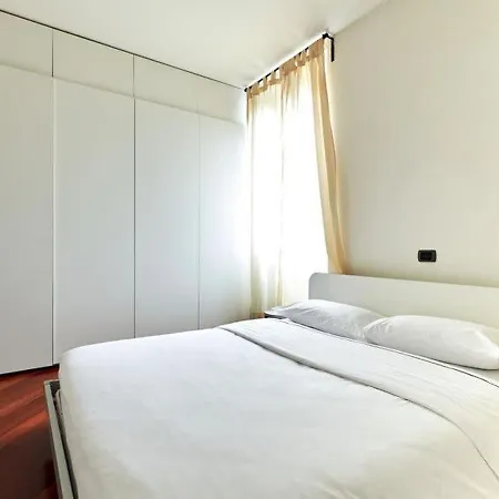 Centro Direzionale Sleeps 4 Air Con Wifi * Милан