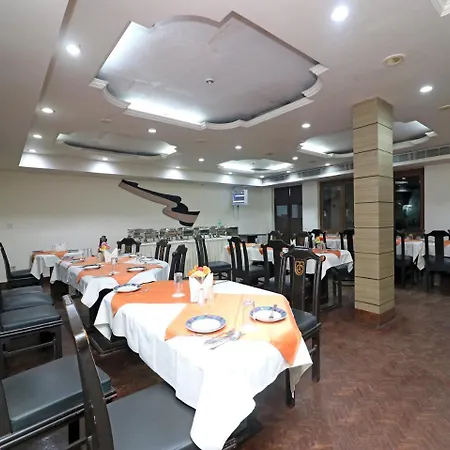 Landmark Plaza 3*
