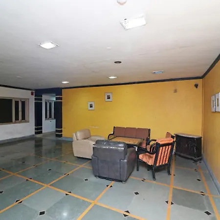 Landmark Plaza מלון 3*