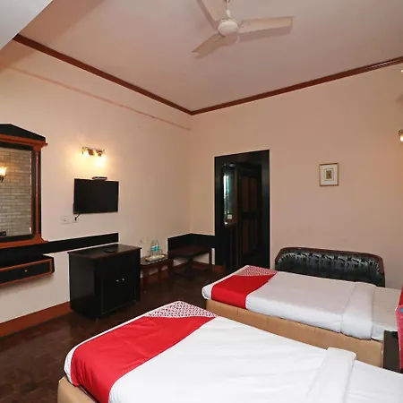 Landmark Plaza מלון 3*