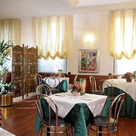 Hotel Mirage Sure Collection By Western Milão