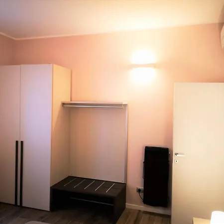 לינה וארוחת בוקר 2 Navigli 4*