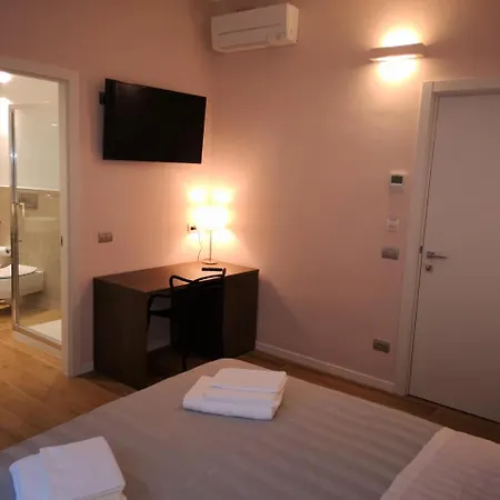 2 Navigli לינה וארוחת בוקר 4*