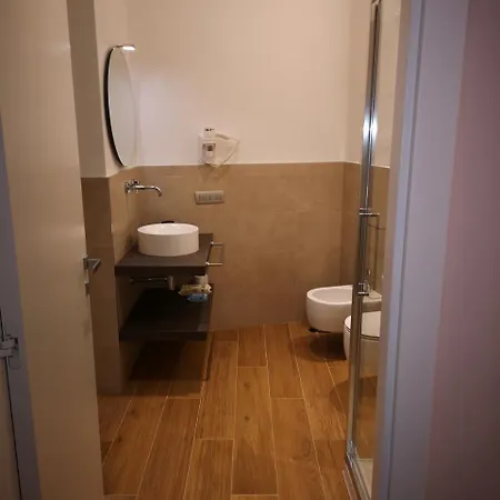 לינה וארוחת בוקר 2 Navigli 4*