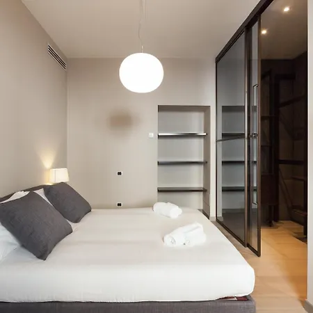 Easyhomes-duomo & Apartament Mediolan