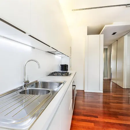 Bright And Cozy In Isola District - Marco Polo Apartment