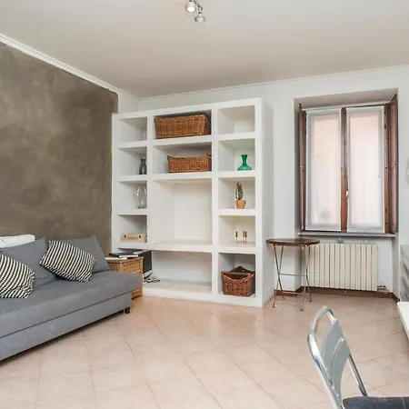 Living - Via Brera 23 *
