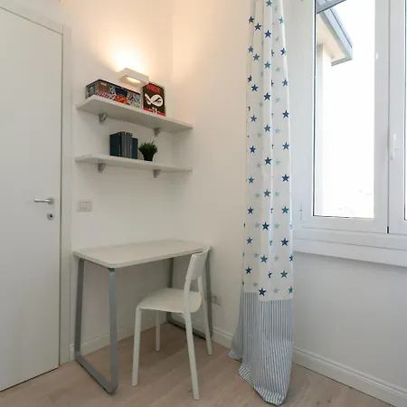 Bright Two Bedroom In Mailand