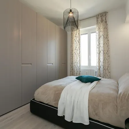 Apartment Bright Two Bedroom In *