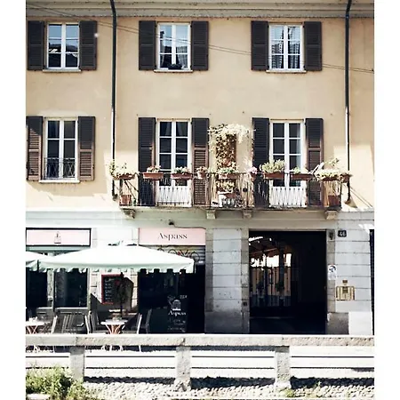 Taking A Walk In The Beating Heart Of Navigli Апартаменты *