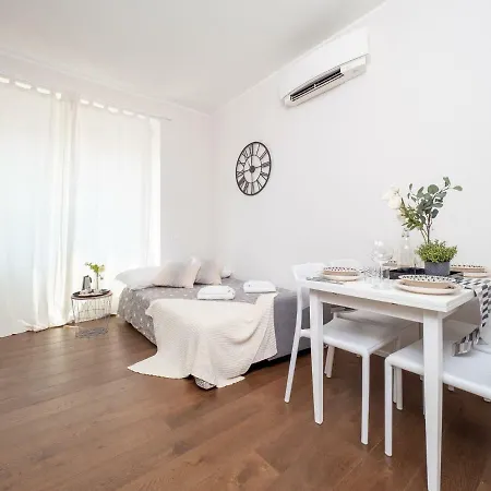 The Rent - Cozy One Bedroom In Apartment