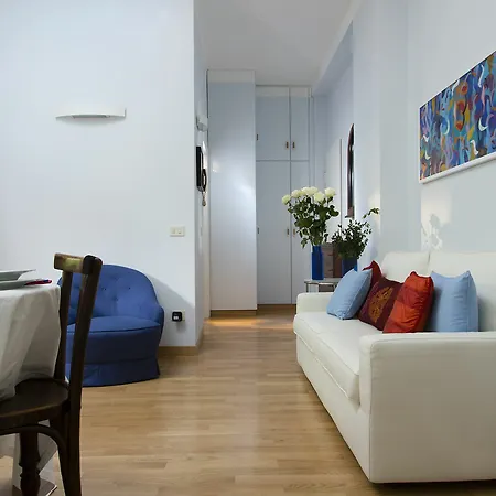 Apartment Disciplini Milan