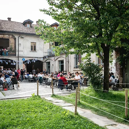 Un Posto A - All'interno Di Cascina Del 700 Hostel *