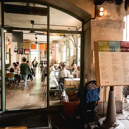 Un Posto A - All'interno Di Cascina Del 700 * Milan