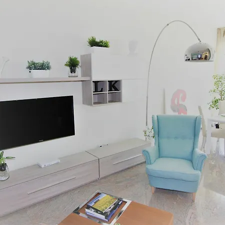 Design Eco Chic Porta Romana Apartment