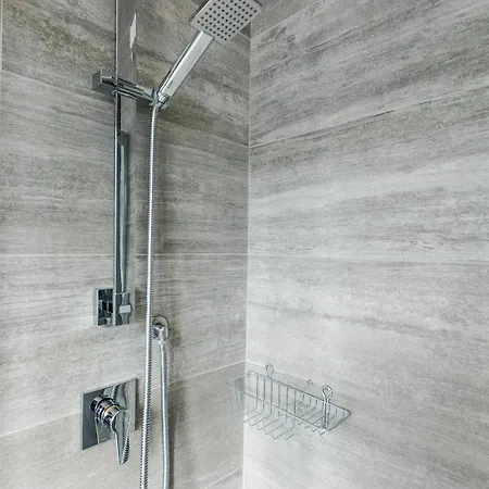 メイド　トゥ　メジャー　ビジネス 4* ミラノ