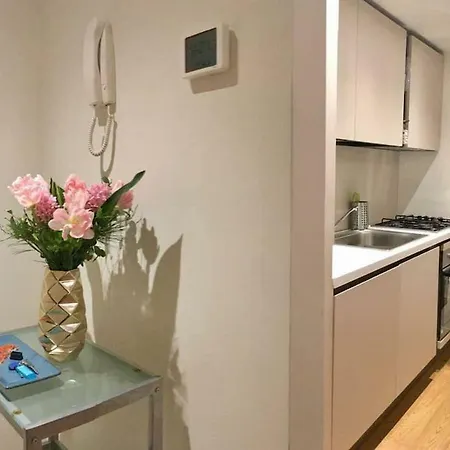 Joivy 1br In Isola With Stunning View To Bosco Verticale Mediolan