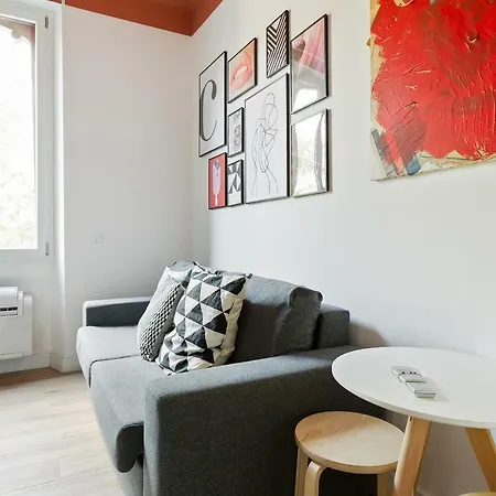 Modern And Cozy In Porta Romana Milan