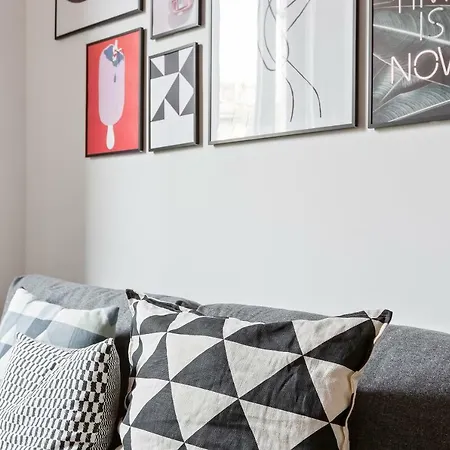 Modern And Cozy In Porta Romana Apartment