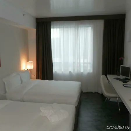 Ih Lorenteggio Hotel