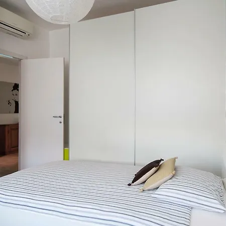 Lush Contemporary Flat, Wonderful With 3 Bedrooms, 6 Guests Apartamento *