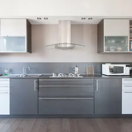 Lush Contemporary Flat, Wonderful With 3 Bedrooms, 6 Guests Apartamento