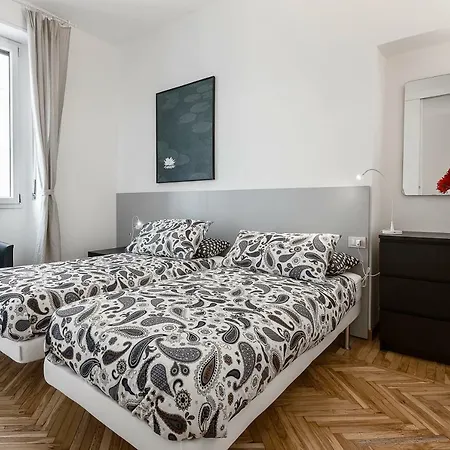 Apartment San Lorenzo Building Milan