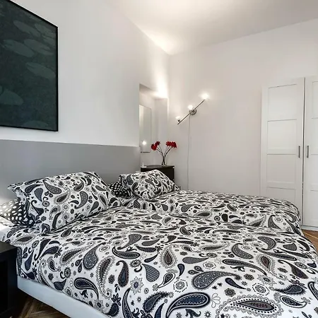 San Lorenzo Building Apartment *