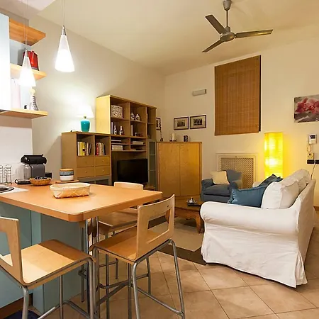 Elegant In Sant'ambrogio Appartement
