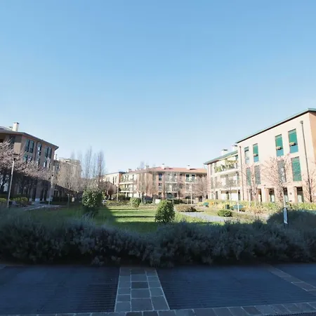 Orea Spiti - Charming Flat & Canal View Few Steps From Movida شقة *